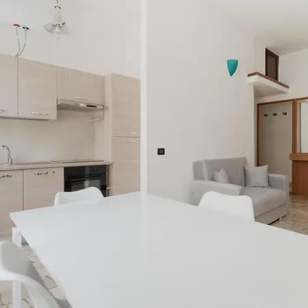 Guesthost - Cozy Varesina Area *